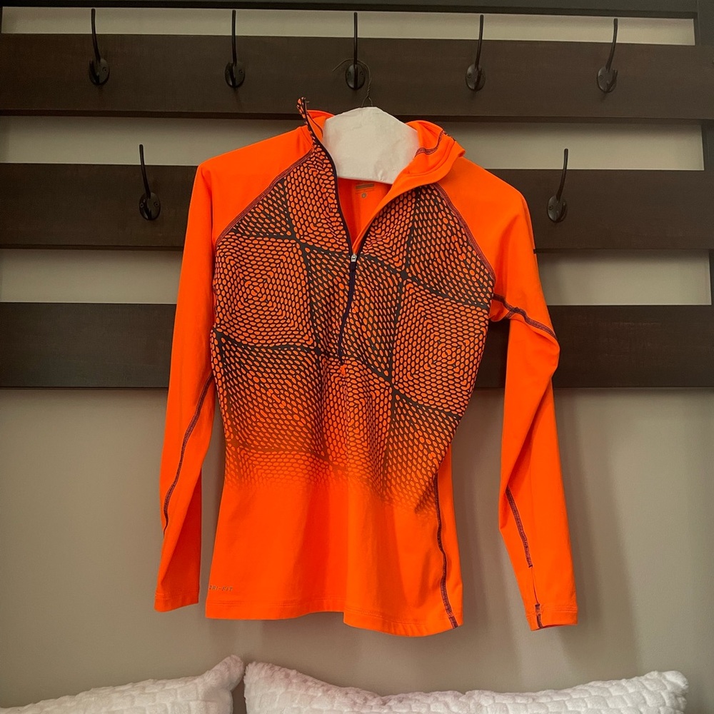 Women’s Nike Quarter Zip Pullover w/ Thumbholes